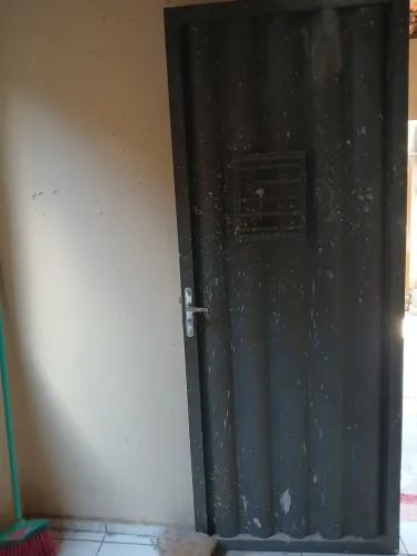 Porta de ferro