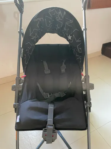 Carrinho de bebê guarda chuva