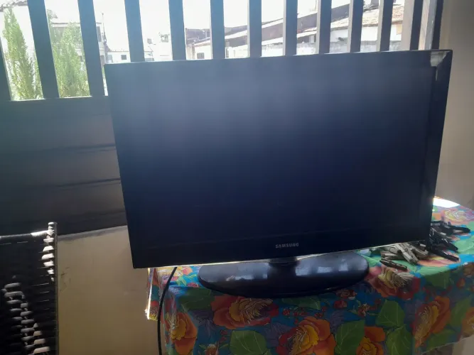 TV Samsung 32" para retirada de peças