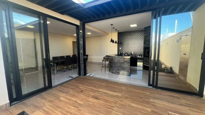 Casa a venda no Bairro Jardim Nenê Gomes.