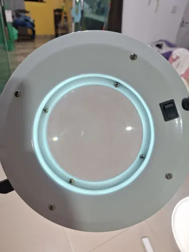 Luminária Lupa Led Estética 5x Tripé Articulado Profissional Branco 127/220v