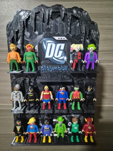 Expositor Playmobil DC Batcaverna