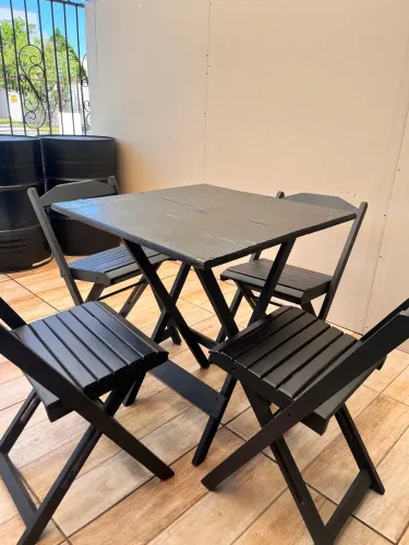 Mesa e cadeiras 