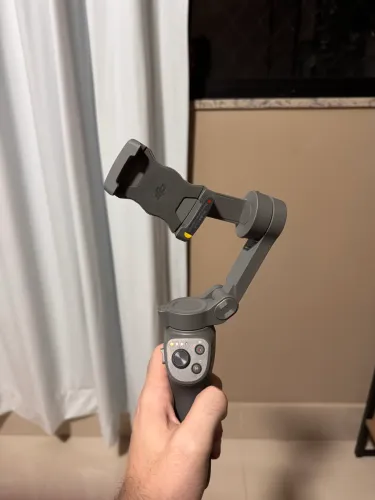 Estabilizador DJI Osmo Mobile 3 - Usado