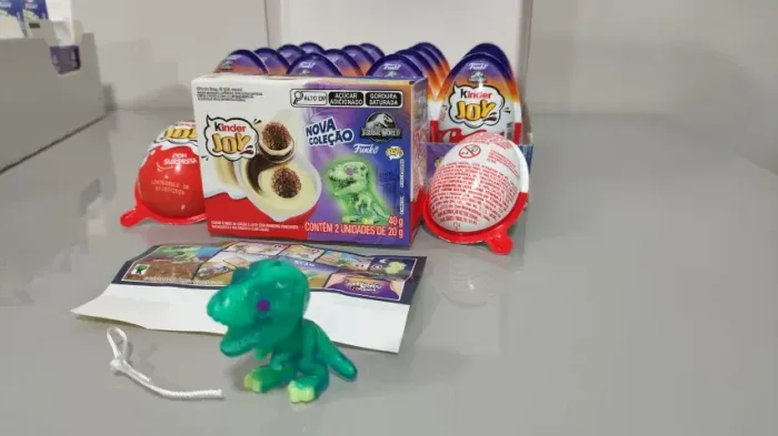 Tiranossauro - kinder Joy Jurassic World Funko - Excelente estado!