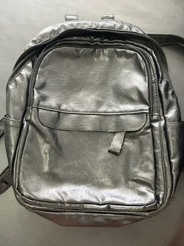 Mochila em couro sintético preta