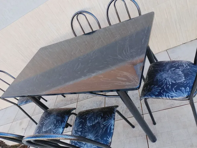 Jogo de mesa novo com 6 cadeiras