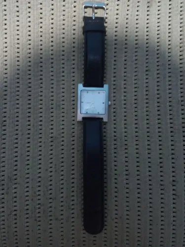 Relógio da grife Claudia