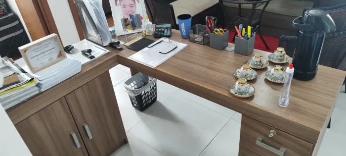 Mesa Escritório Em L - Super Conservada