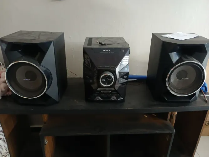 Som Sony pra vender defeito só a saída