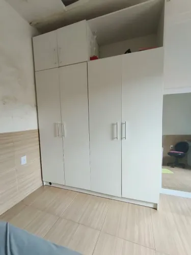 Guarda-roupa grande em MDF