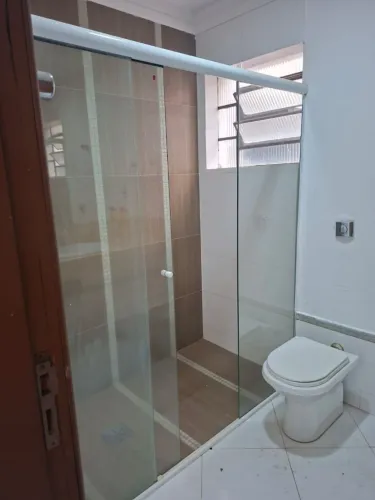 Vdro banho centro<br>1.81× 1.90 <br>2 vidros de 60 e uma porta de 65