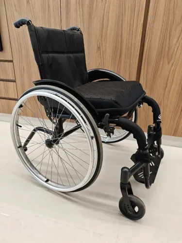 Cadeira de Rodas Monobloco Ortobras Star Lite com Anti Tombo
