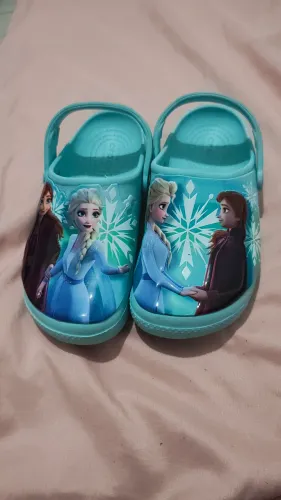 Crocs 33/34 Frozen