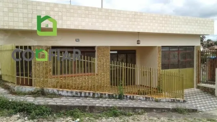 Casa de Esquina à Venda em Caeté - Localização Estratégica Próxima ao Centro