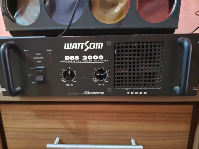 Amplificador Wattsom DBS 2000 + caixa acústica upper 160f