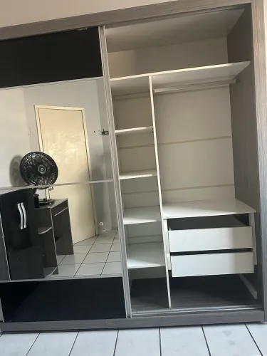 Guarda roupa casal semi novo e sem nenhuma avarias