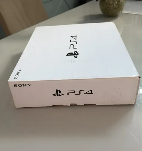 Vendo PS4 Slim CIB
