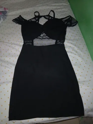 Vestido preto de renda na frente 60 reias