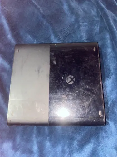 Vendo X box , com defeito .