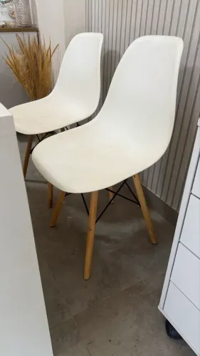 Mesa de escritório com 2 cadeiras
