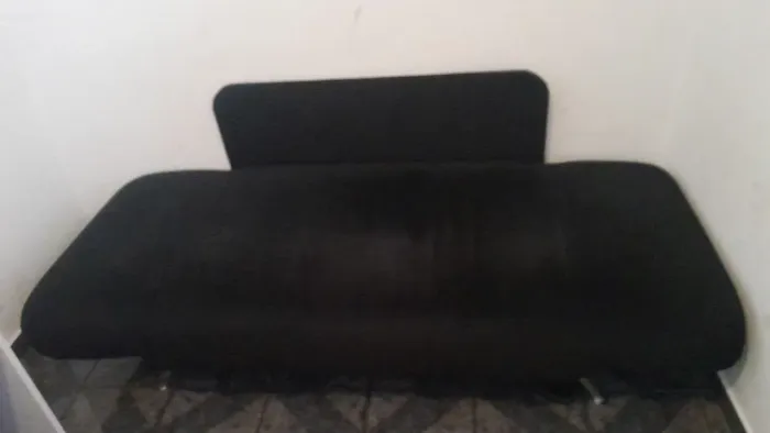 Sofá cama preto elegante