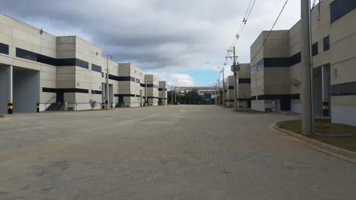 Alugo Condomínio Ómega 823 metros quadrados em Éden - Sorocaba - SP