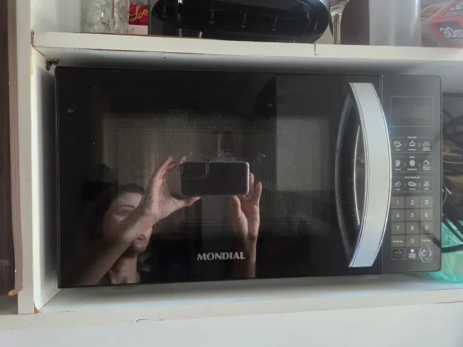 Micro-ondas Mondial Espelhado 21L - 1 Ano de Uso (Excelente Estado)