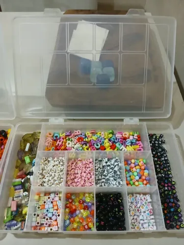 Kit completo para produção de pulseiras e outros artesanatos.