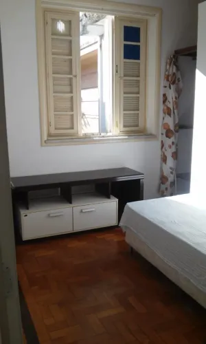 Quarto mobiliado para moças no Rio Comprido