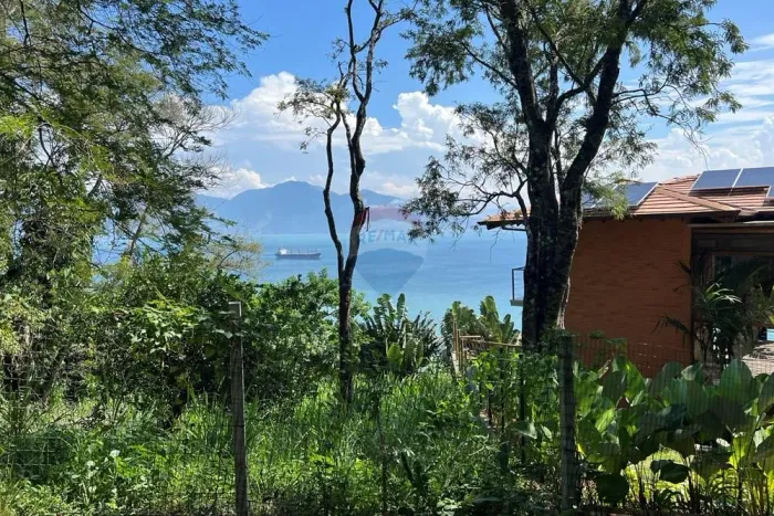 Terreno em Ilhabela: 500m² com Vista para o Mar