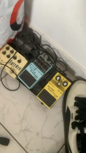 Baratíssimo icônico Boss Chorus Ensenbler CE-5 , super conservado e nunca saiu do quarto.