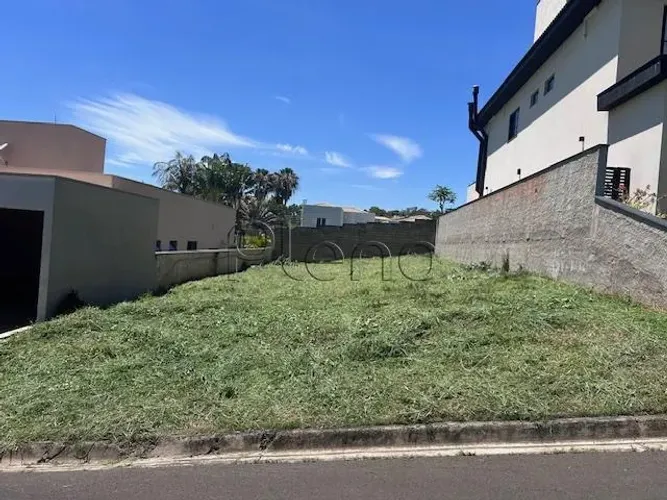 Terreno à Venda no Condomínio Vita Verdi em Valinhos, no bairro Pinheiro.