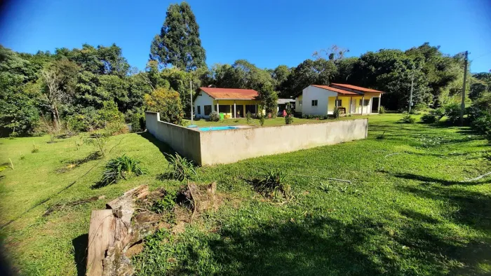 Chácara com piscina - Estuda troca por casa na cidade 