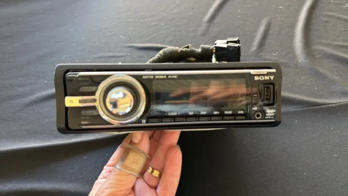 Aparelho Sony xplood USB cd rádio tudo funcionando aparelho relíquia muda de cores camale