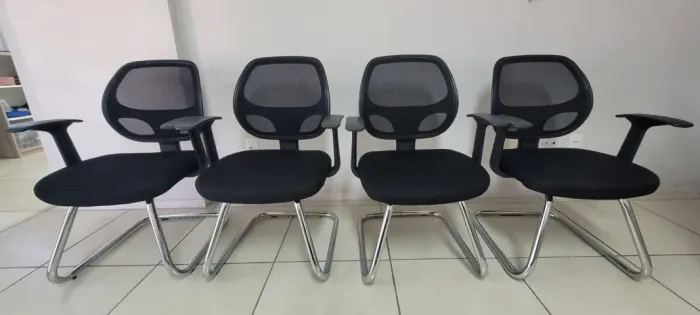 Cadeiras de Escritório com Braços e Encosto Mesh