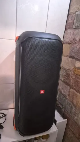 Caixa JBL 710