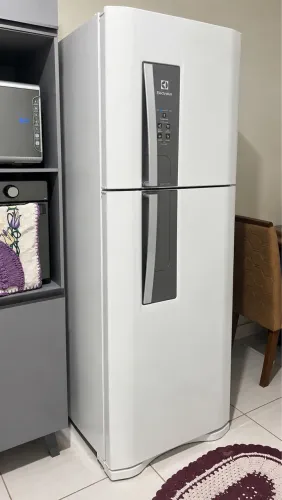 Geladeira Frostfree Electrolux 402L