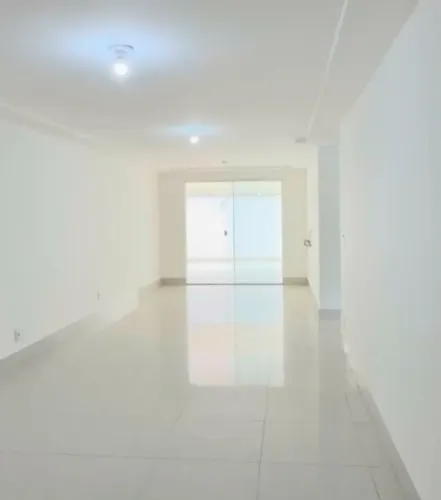 Apartamento na Praia do Pecado, com 3 quartos sendo uma suíte.