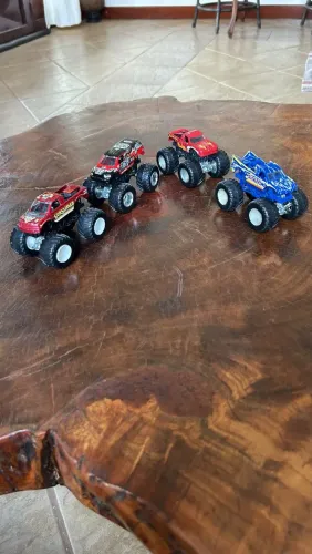 4 Hot Wheels Monster Jam 2009