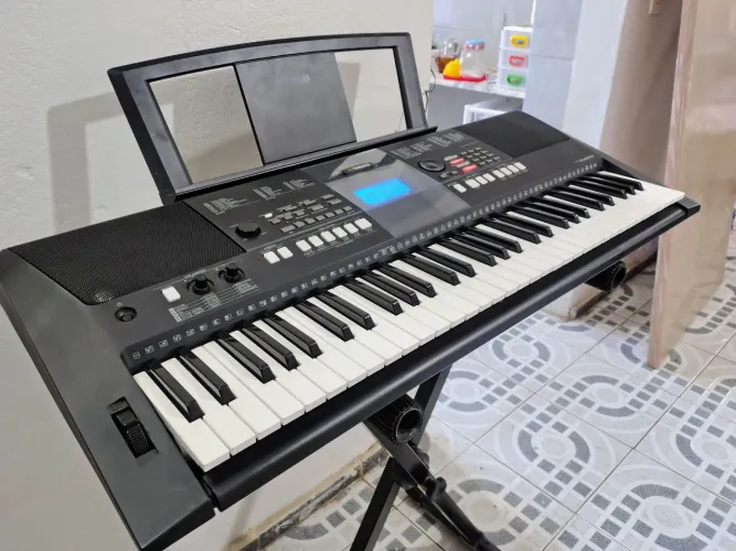 Teclado yamaha psr e423