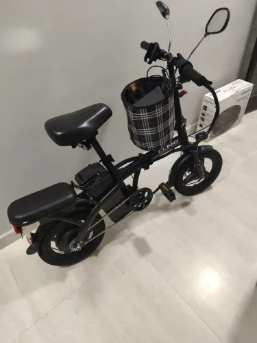Bicicleta elétrica dobrável pouco rodada
