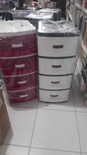 Gaveteiro com 4 gavetas