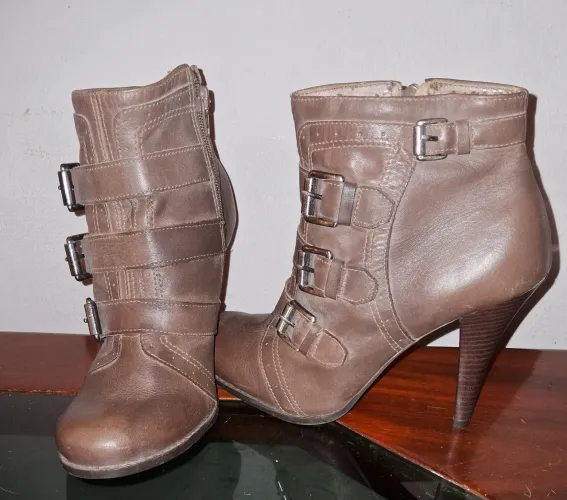Bota semi nova Ramarim n:38