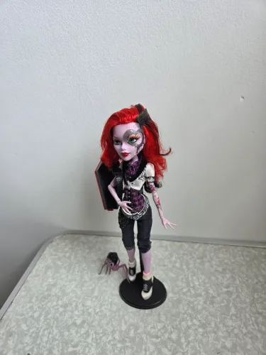 Operetta W1 - Monster high