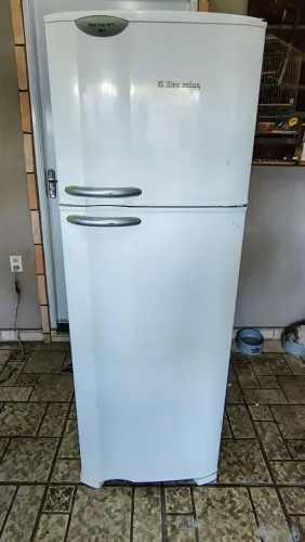 GELADEIRA ELECTROLUX FROST FREE 346 LITROS