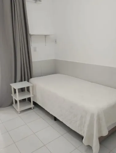 Alugo para meninas estudantes kitnet mobiliada, 200 mts da UFSC.