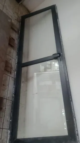 Vendo porta de vidro com alumínio 