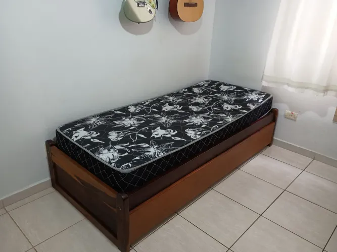 Bicama para colchão 0,78 x1,88 madeira maciça 