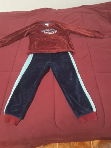 Vendo pijama infantil em fleece - tamanho 7 a 8.